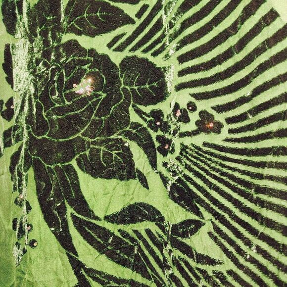 Asian Chinese Silk Cheongsam With Soft Velour Embroidery And Snap Buttons... - Picture 5 of 5